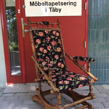 Gungstol omklädd i tyget Rosita från Nevotex